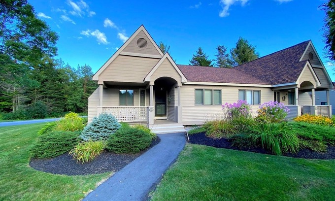 Bretton Woods Condo | Pet-Friendly Home Near Golf Course & Mt Washington Hotel