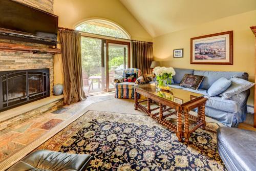 Bretton Woods House | Top-Rated Villas in NH, USA - Pet-Friendly & Spa Services