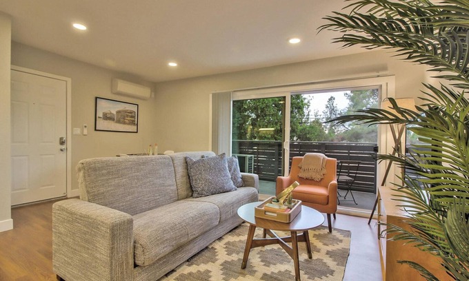 Mountain View Apartment | Beautiful Mountain View 1BR with Pool & Gym near Shops