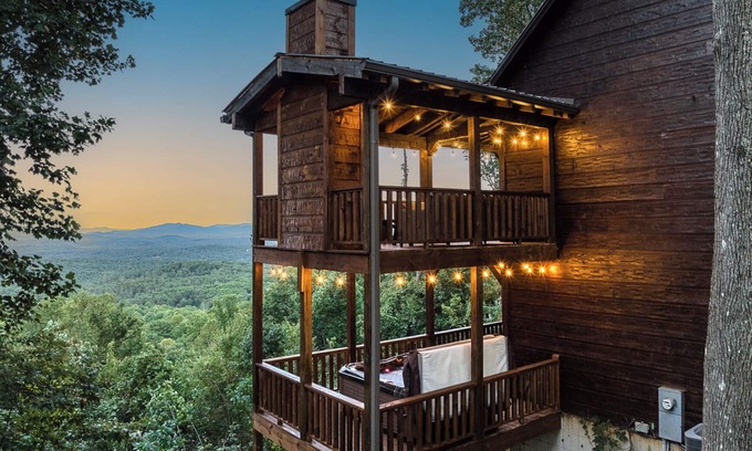 Natures Courtyard Cabin | Unforgettable Retreat with Hot Tub, Theater & Game Room