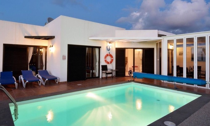 Yaiza Villa | Serene Villa with Pool and Garden Near Papagayo Beaches