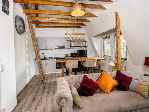 Wanheimerort Apartment | Cozy JUNIK Apartments: Family and Pet-Friendly Stays