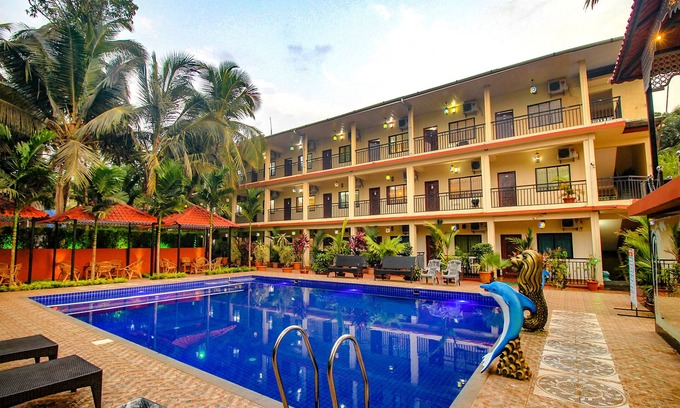 Nagoa Hotel | Relax at FabEscape SK Studios with Pool & Gym in Arpora