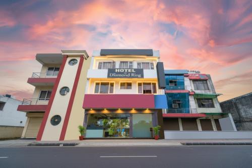 Sector 45 Hotel | Comfortable Stay at FabExpress Diamond Sec 45 for Families