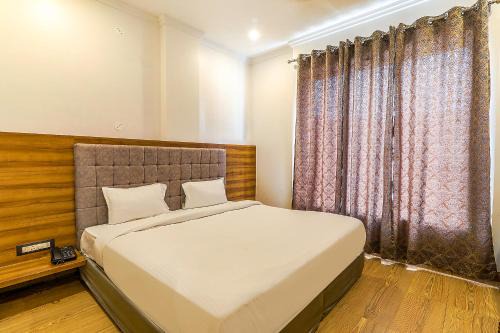 Indira Nagar Hotel | Discover FabExpress Global Inn: Family-Friendly Comfort