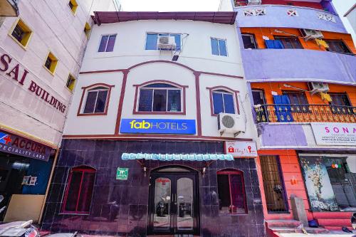 Royapettah Hotel | Discover FabExpress Lloyds Inn: Pet Friendly & Cozy Retreat