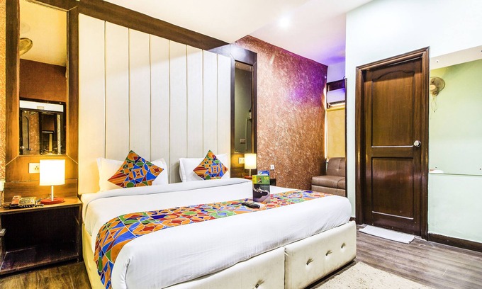 Zirakpur Hotel | Discover FabExpress Mittaso: Family-Friendly Stay with Dining