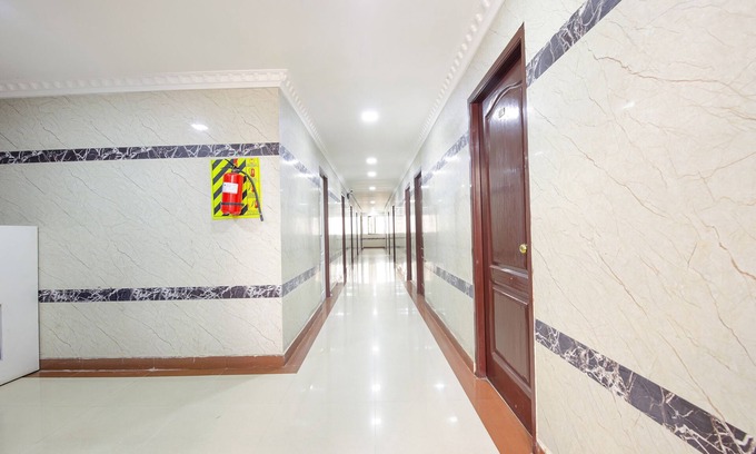 Perambur Purasavakam Hotel | FabExpress Pearl View Residency