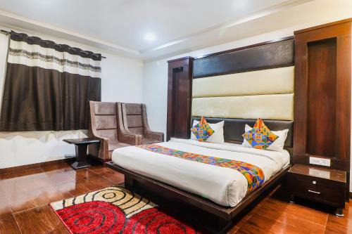 Prashant Vihar Hotel | Budget-Friendly Stay at FabExpress Sandberry with Breakfast