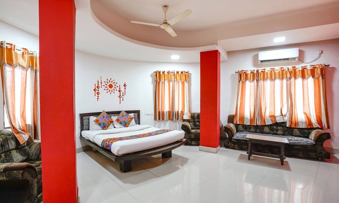 Nashik Hotel | Budget-Friendly Fabexpress Sai Lodging with Breakfast Included