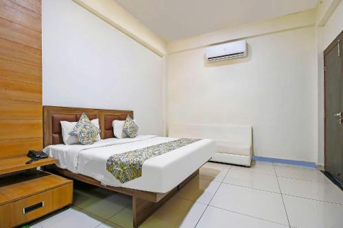 Bhopal Hotel | Budget-Friendly FabHotel Sugar Cube with Family Amenities