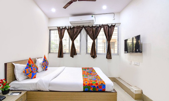 Kolkata Hotel | Budget-Friendly Stay at Fabexpress Vhyom Sky Palace