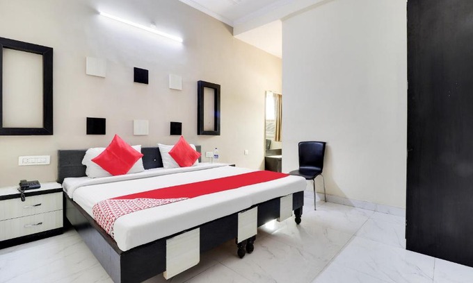 Etawah Hotel | Experience Comfort at OYO 45348 Hotel Chaudhary Palace