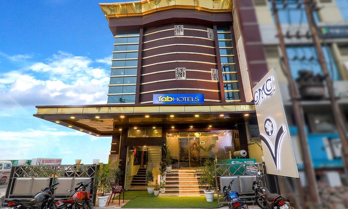 Gomti Nagar Hotel | Budget-Friendly Stay at Fabhotel Gmc Grand with Breakfast