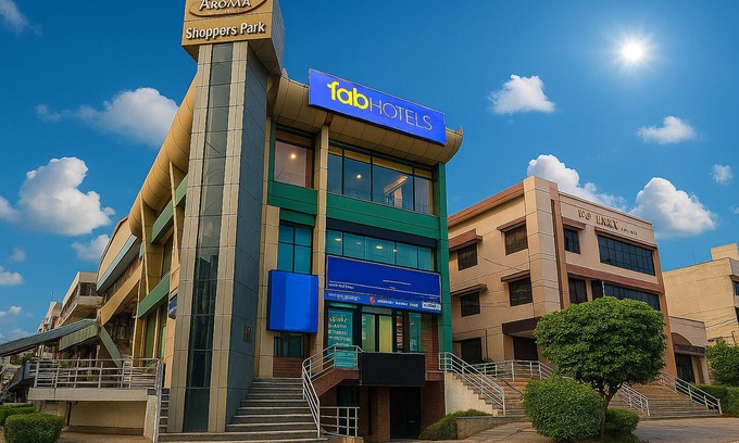 Indirapuram Hotel | Cozy Fabhotel Ip Indrapuram with Breakfast & Child Care
