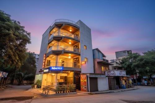 Hadapsar Hotel | FabHotel Keshava Executive - Nr Mahadji Shinde Chhatri
