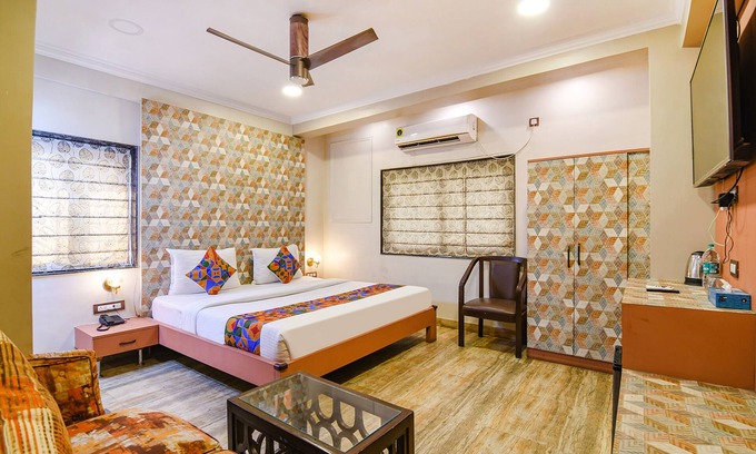 Kalighat Hotel | Budget-Friendly Stay at Fabexpress Krishna with Breakfast