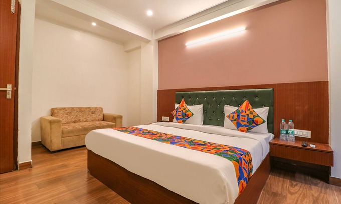 Dwarka Hotel | Cozy Fabhotel Lime Tree: Breakfast & Family-Friendly Stays