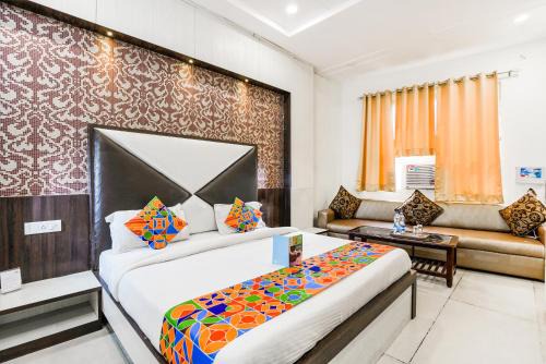 Charbagh Hotel | Budget-Friendly FabHotel Metro View with Free Breakfast