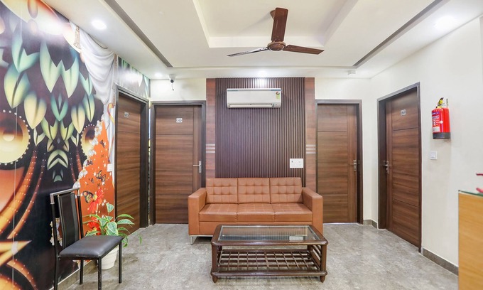 Delhi Hotel | Family-Friendly FabHotel Nirvana Residency with Breakfast