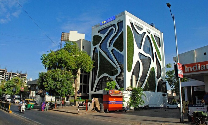 Maninagar Hotel | Guest Rated FabHotel Prime White Cloud with Breakfast & Fun