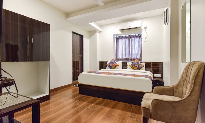 Sayajiganj Hotel | Budget-Friendly Stay at Fabhotel Shri Krishna with Breakfast