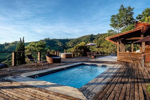 Monteiro Lobato Ski Chalet | Experience Villa dos Chalés: Pet-Friendly Retreat Awaits