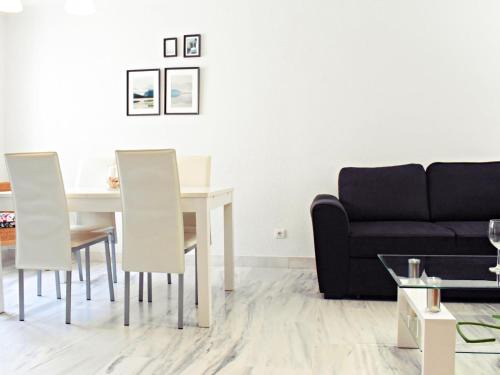 Plaza de Toros Vieja Apartment | Stylish Apartment Near Soho with Private Parking Access