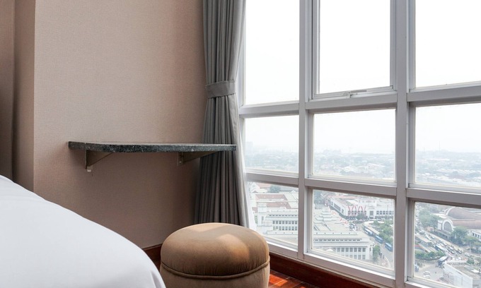Chinatown Apartment | Stylish 2BR Lucky Tower Apartment with Pool Access