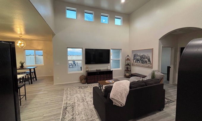 Farmington House | Fabulous 3-bedroom townhome with AC in Farmington