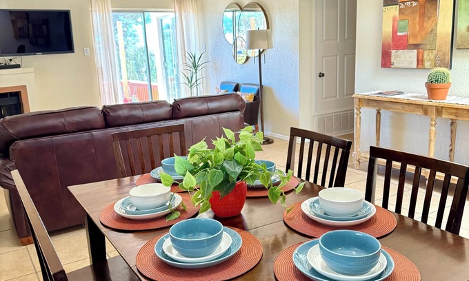 Las Cruces House | Fabulous 3-bedroom townhome in central Las Cruces