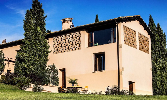 San Gimignano Villa | Elegant Designer Barn with Pool & Gorgeous Views in San Gimignano