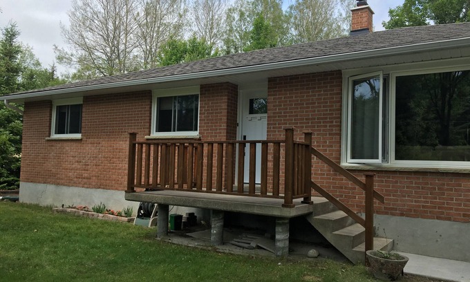 Wymbolwood Beach Cottage | Charming 4 Season Cottage: Pet-Friendly Family Retreat