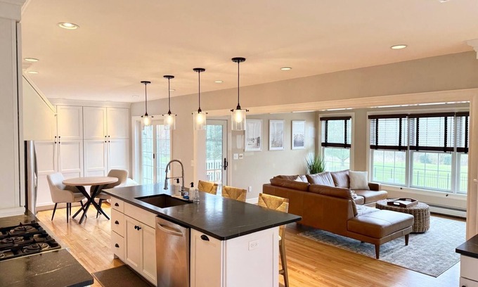 Portsmouth House | Fabulous 5-bedroom house with a pool in Portsmouth
