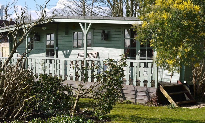 Brading Cabin | Serene Bed and Breakfast Lodge with Stunning Marsh Views
