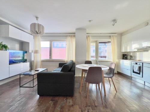 Hietalahti Apartment | Inviting Central Apartment in Helsinki with Child-Friendly Amenities