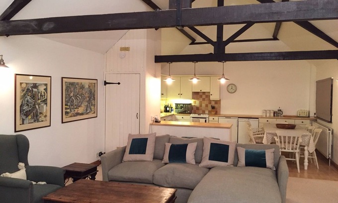 Wimborne House | Charming Barn Conversion in Scenic Dorset with Family Amenities