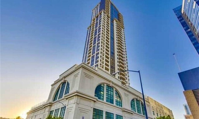 Columbia Condo | Exceptional City and Bay Views with Spa and Pool Access