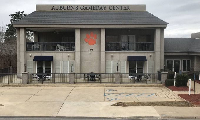 Auburn Condo | Ideal Condo Near AU Stadium with Family-Friendly Perks