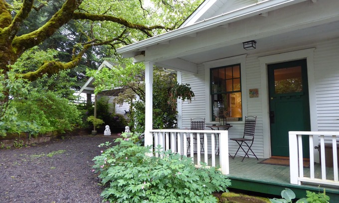 Molalla House | Charming Country Retreat with Hiking Trails and Private Hot Tub
