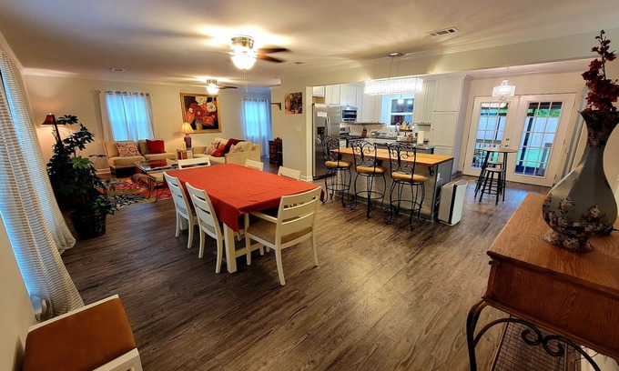 Northwest Pensacola House | Cozy Cottage w/ Hot Tub, 9.6 Rated Near Pensacola Beaches