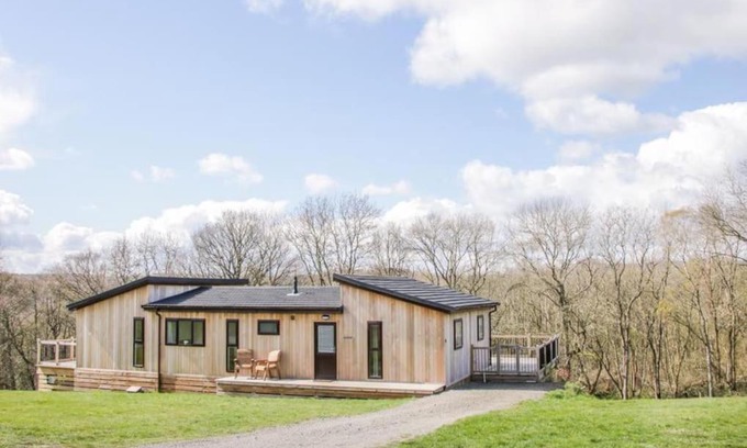 Billingsley Ski Chalet | Relaxing Lodge with Hot Tub - Rated 9.7/10 by Guests