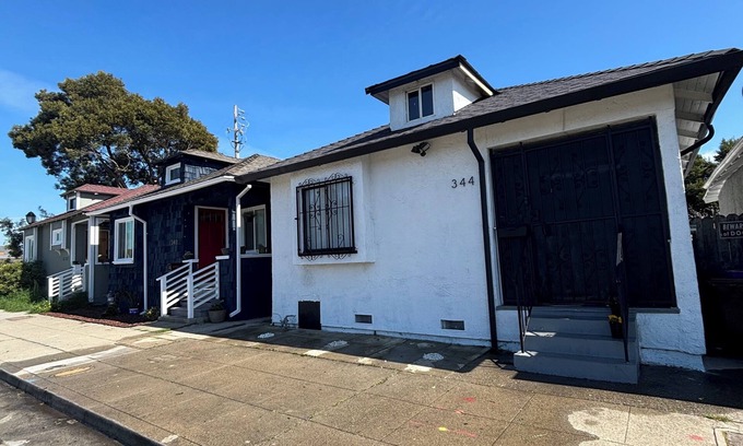 Belding Woods House | Fabulous entire 2-bedroom house with onsite washer/dryer in Richmond near Bart.