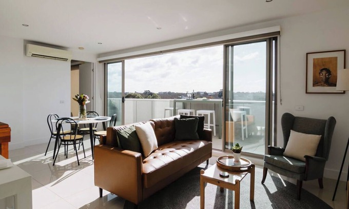 Fitzroy North Apartment | Convenient Fitzroy Hotel with Parking and Family Amenities