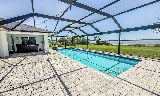 Astatula Villa | Fabulous lakefront villa 4 bedrooms with pool, spa, fitness room, ping-pong .