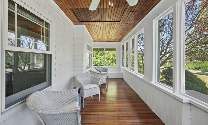 Barnstable House | Prime Ocean View Hotel with Heated Pool and Spa Access