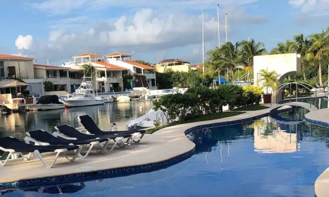Puerto Aventuras Condo | Seaside Serenity with Ocean View - Puerto Aventuras Awaits