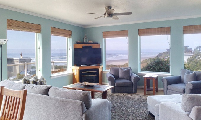 Yachats House | Unforgettable Oceanfront Getaway with Dog-Friendly Perks