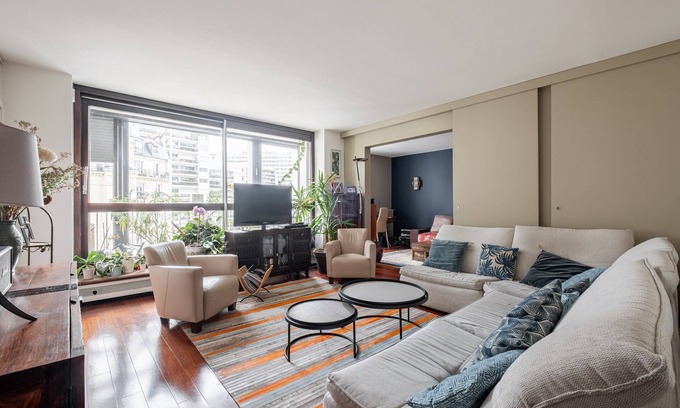Quartier de Javel Apartment | Delightful Faure Getaway with Spa and Family-Friendly Perks