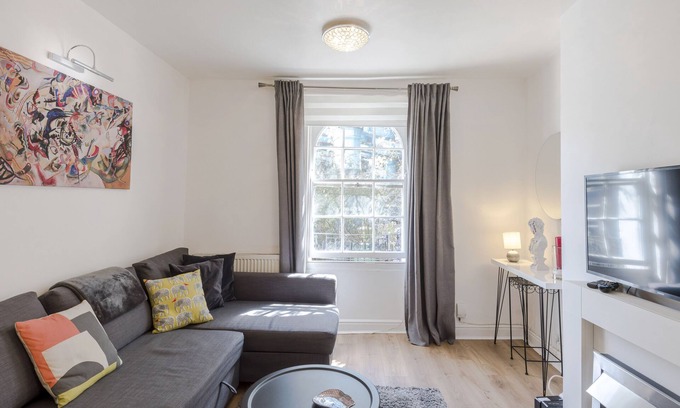 Cantelowes Apartment | Cozy One Bedroom Apartment in the Heart of Camden